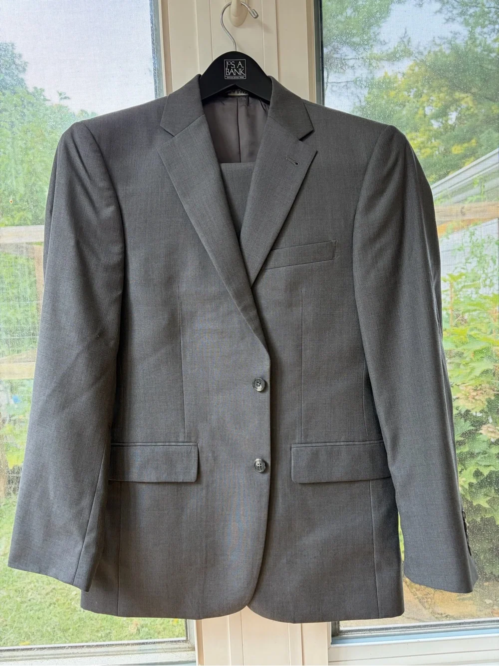 Jos. A. Bank Gray Two-Button suit 38R/32